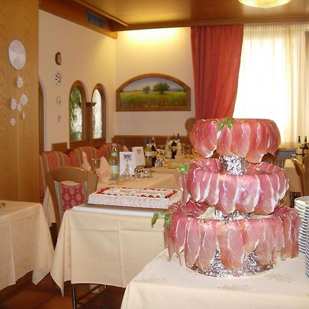 Hotel Collini Pinzolo Exterior photo