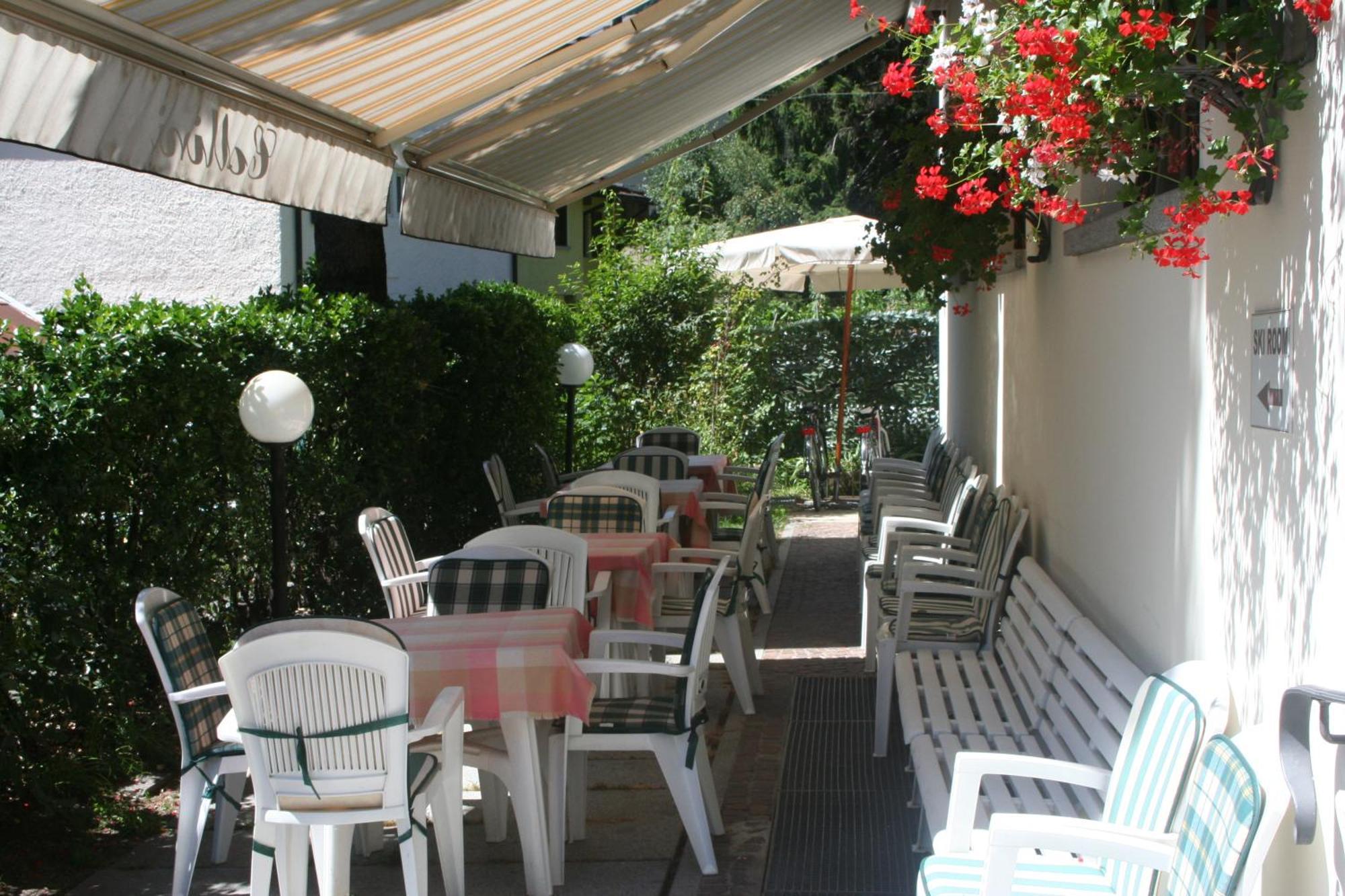 Hotel Collini Pinzolo Exterior photo