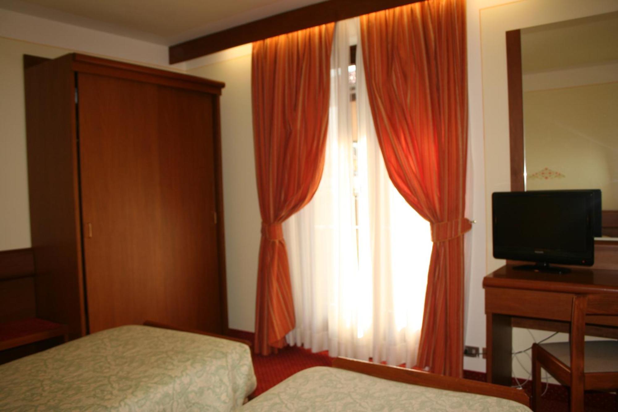 Hotel Collini Pinzolo Exterior photo