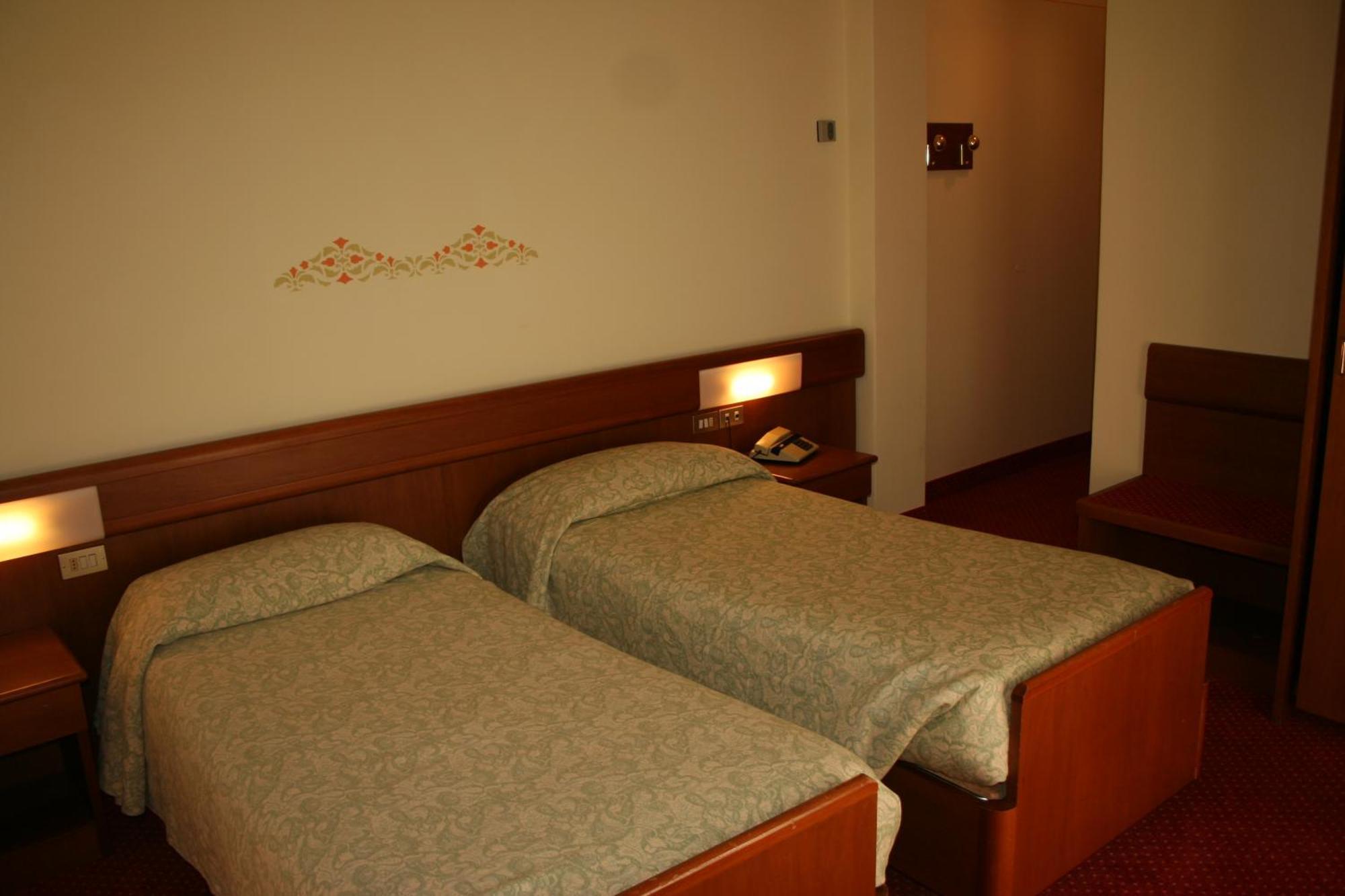 Hotel Collini Pinzolo Exterior photo