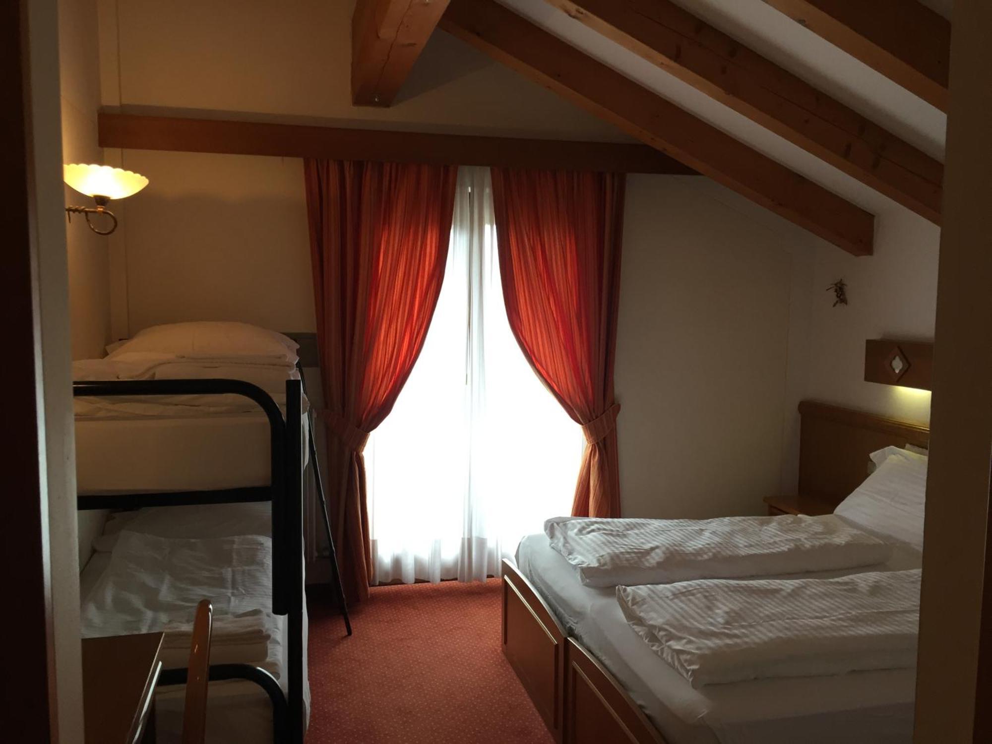 Hotel Collini Pinzolo Exterior photo