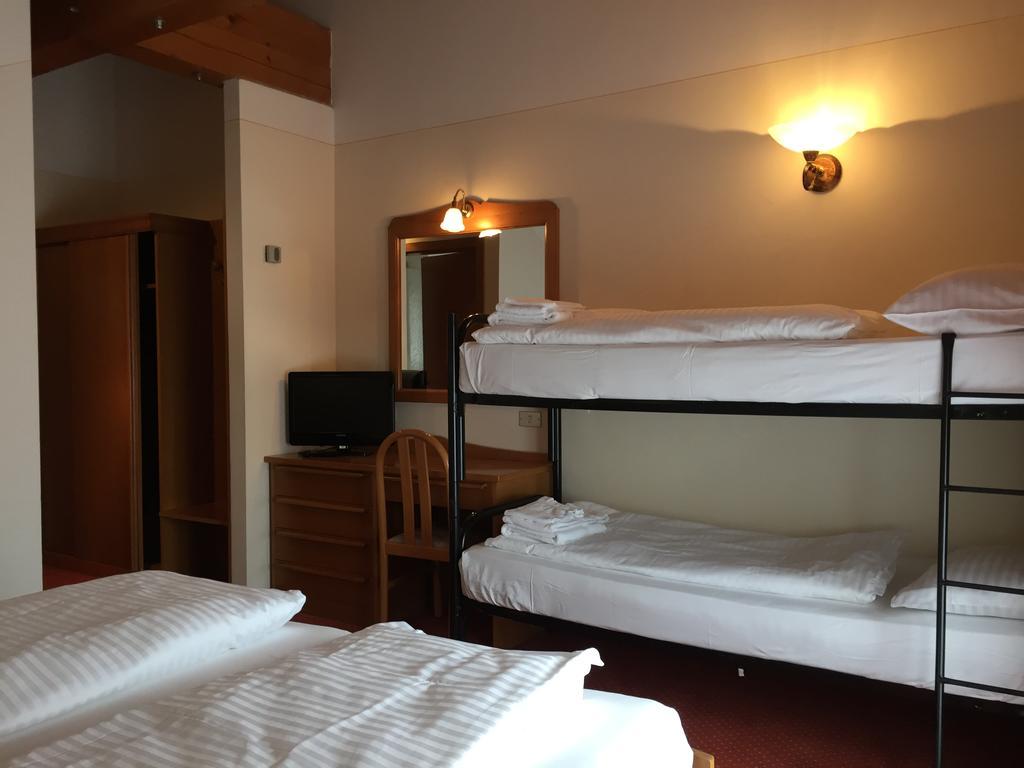 Hotel Collini Pinzolo Room photo