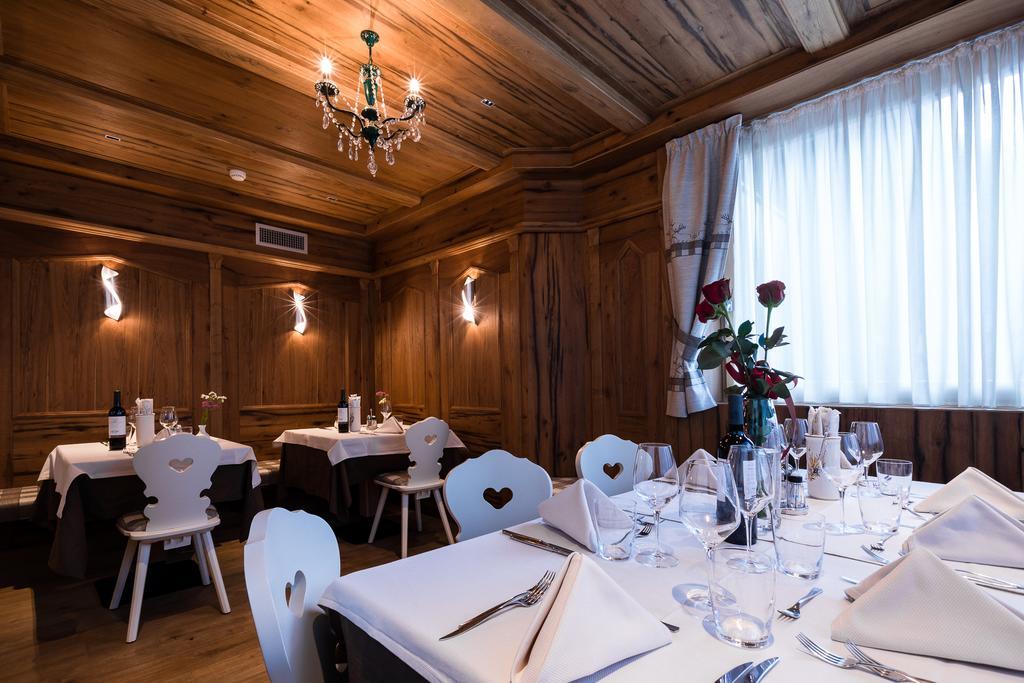 Hotel Collini Pinzolo Exterior photo